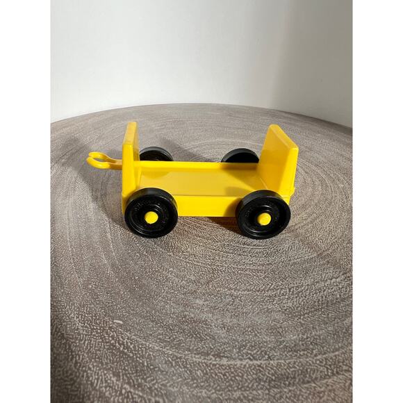 Airport Yellow Tram Baggage Car #996 Vintage Fisher Price Little People 1972 Toy - Picture 3 of 6